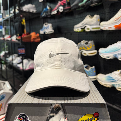 Nike Featherlight Hat 'White Reflective' (Second Hand)