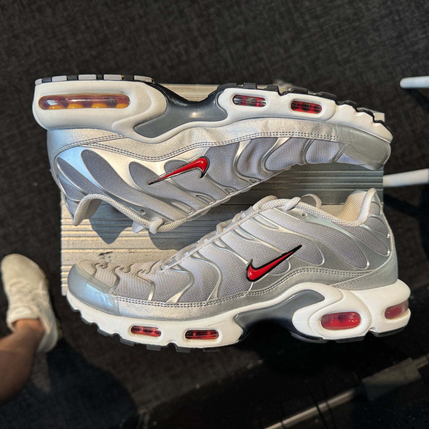 Nike Air Max Plus TN 'Silver Bullet Red Swoosh' (Second hand)