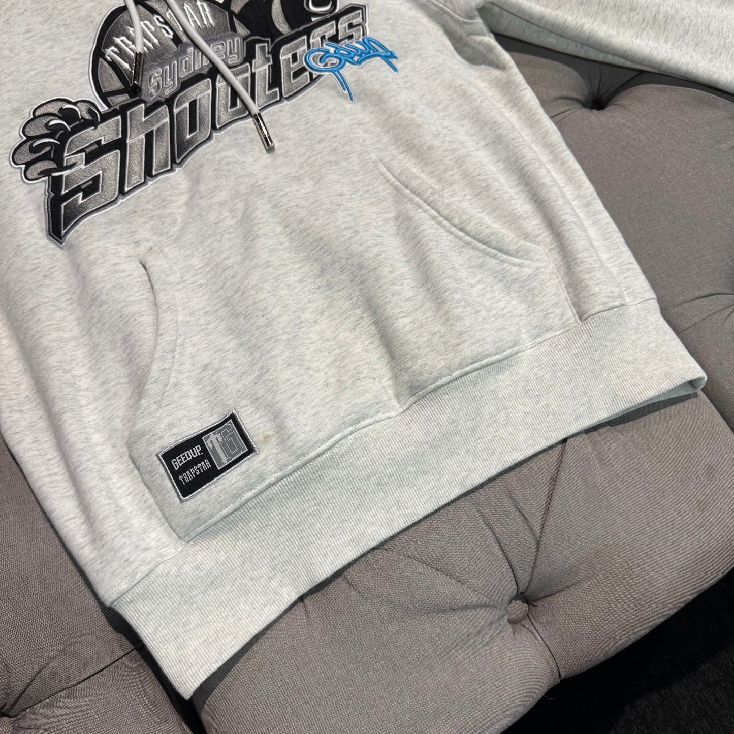 Geedup X Trapstar Sydney Shooters Hoodie 'White Marle Blue' (Second hand)
