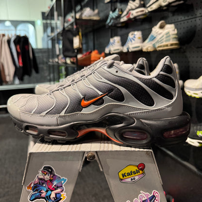 Nike Air Max Plus TN 'Wolf Grey Picante Red' (Second hand)