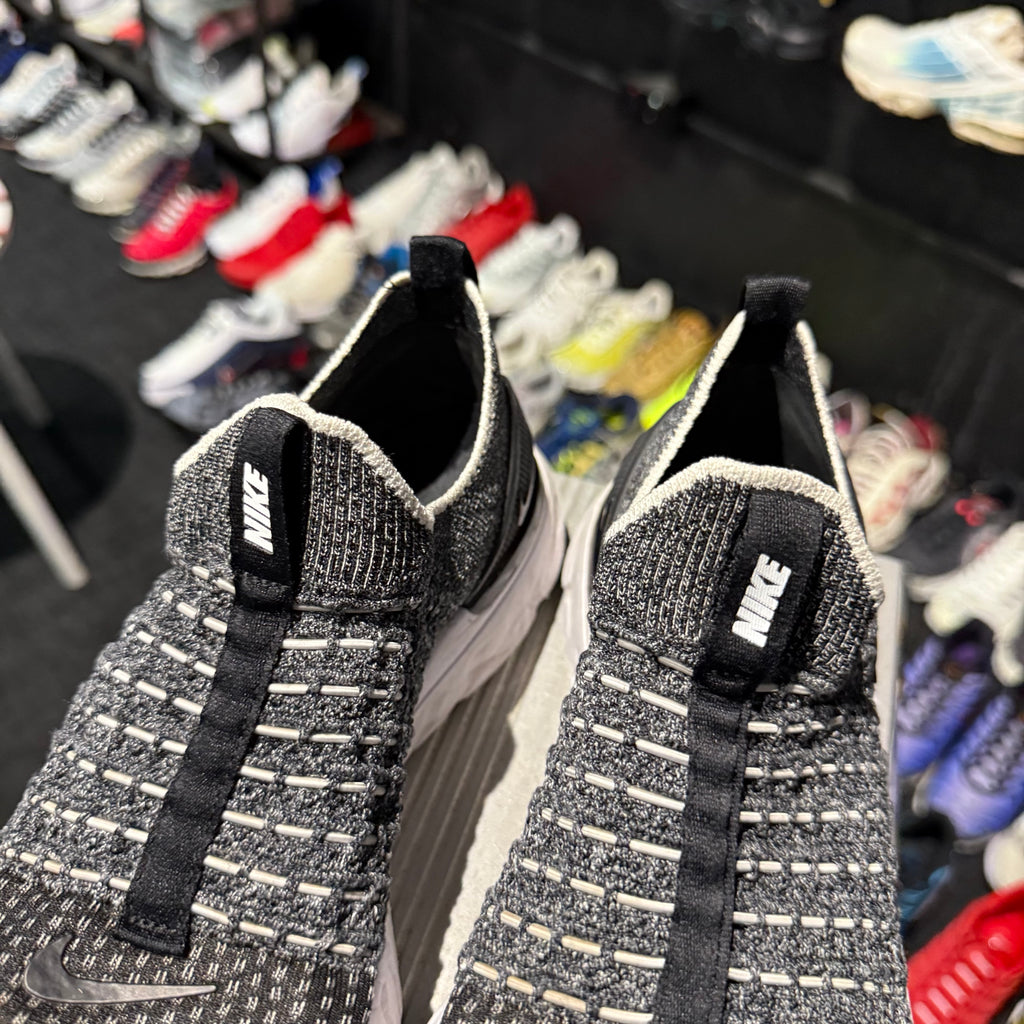 Nike Phantom Run React Flyknit 2 'Black White' (Second hand)