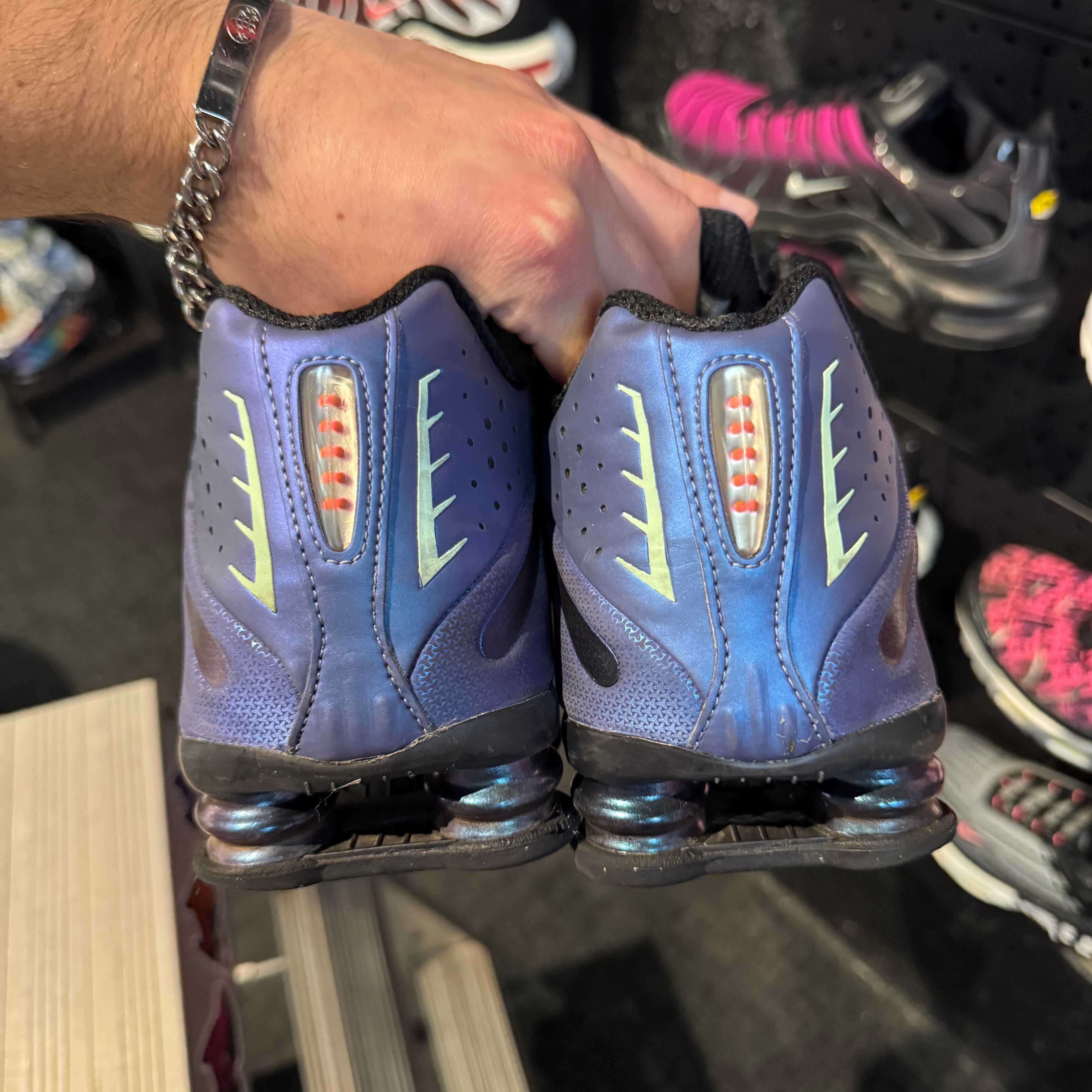 Nike Shox R4 'Iridescent Black' (Second hand)