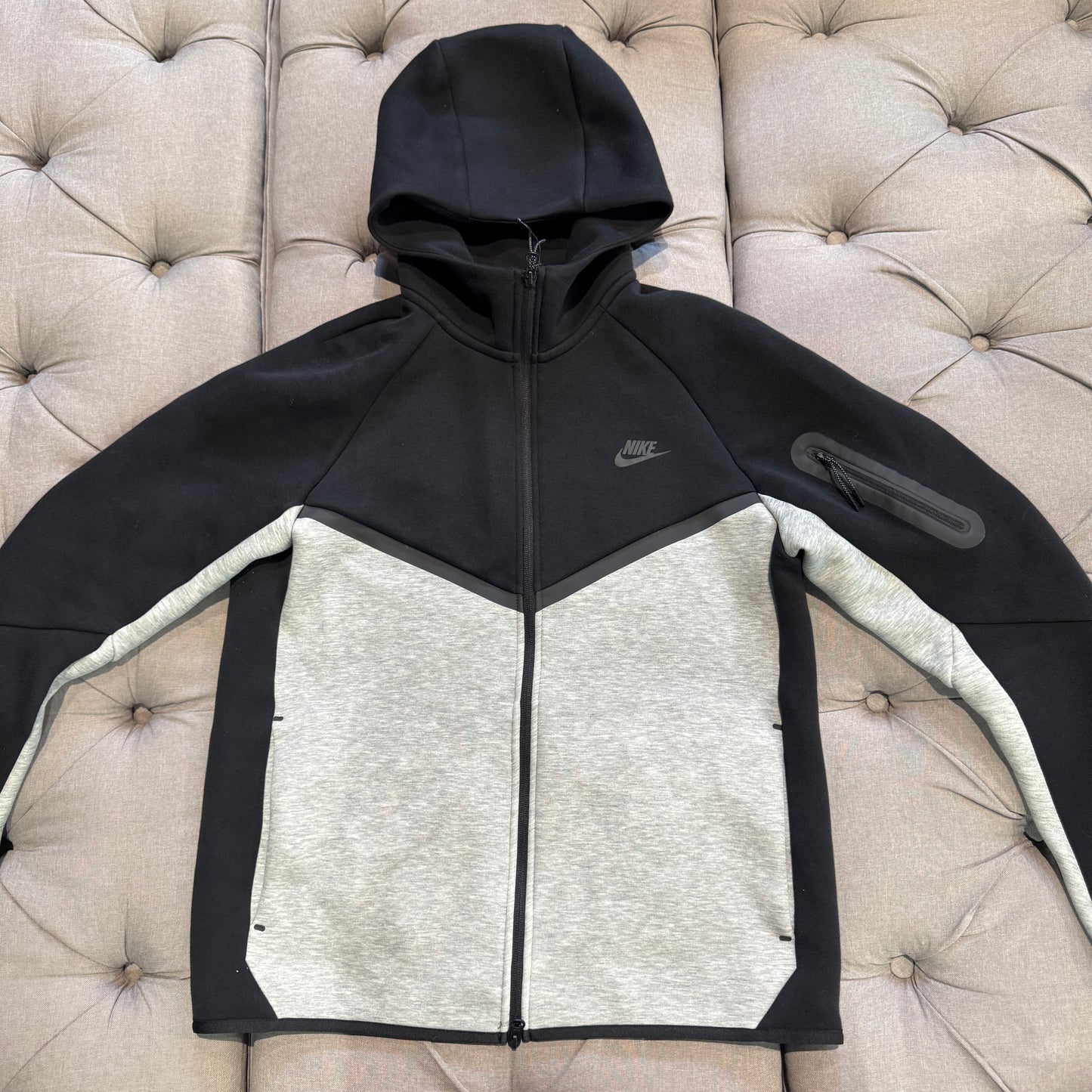 Nike Tech Fleece Jacket 'Grey Black' (Second hand)