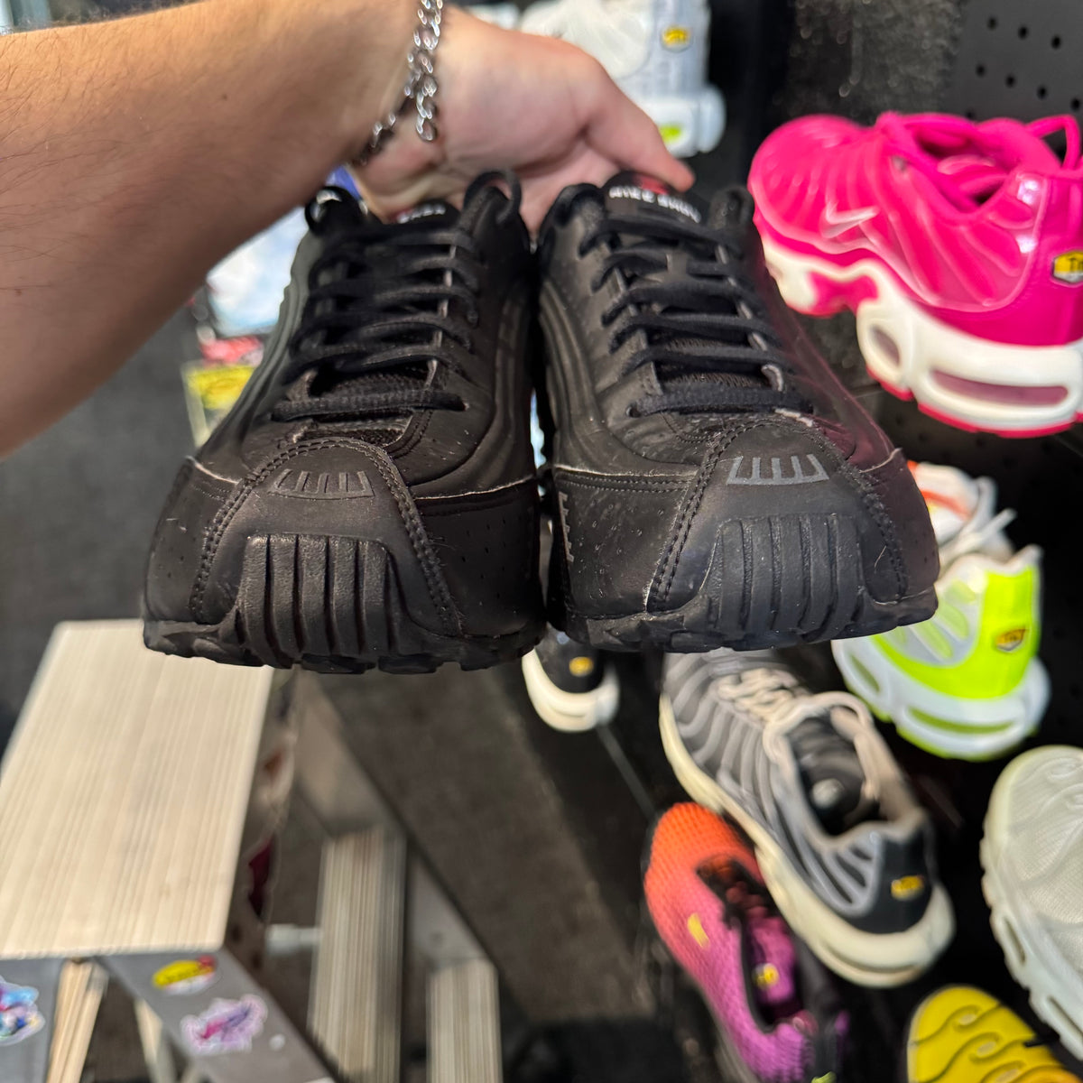 Nike Shox R4 'Triple Black' (Second hand)
