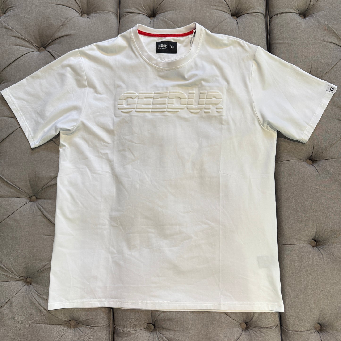 Geedup Embossed Logo Sportsman T-Shirt 'White' (Second hand)