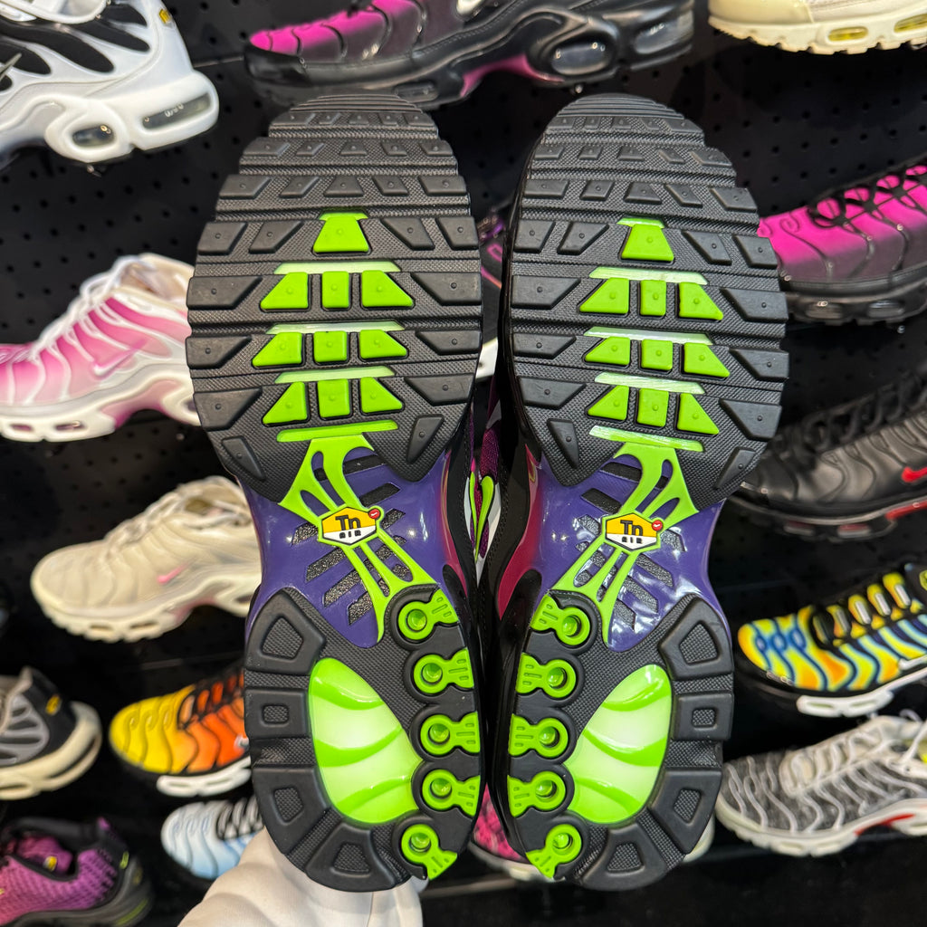 Nike Air Max Plus TN 'Fireberry' (Brand New)