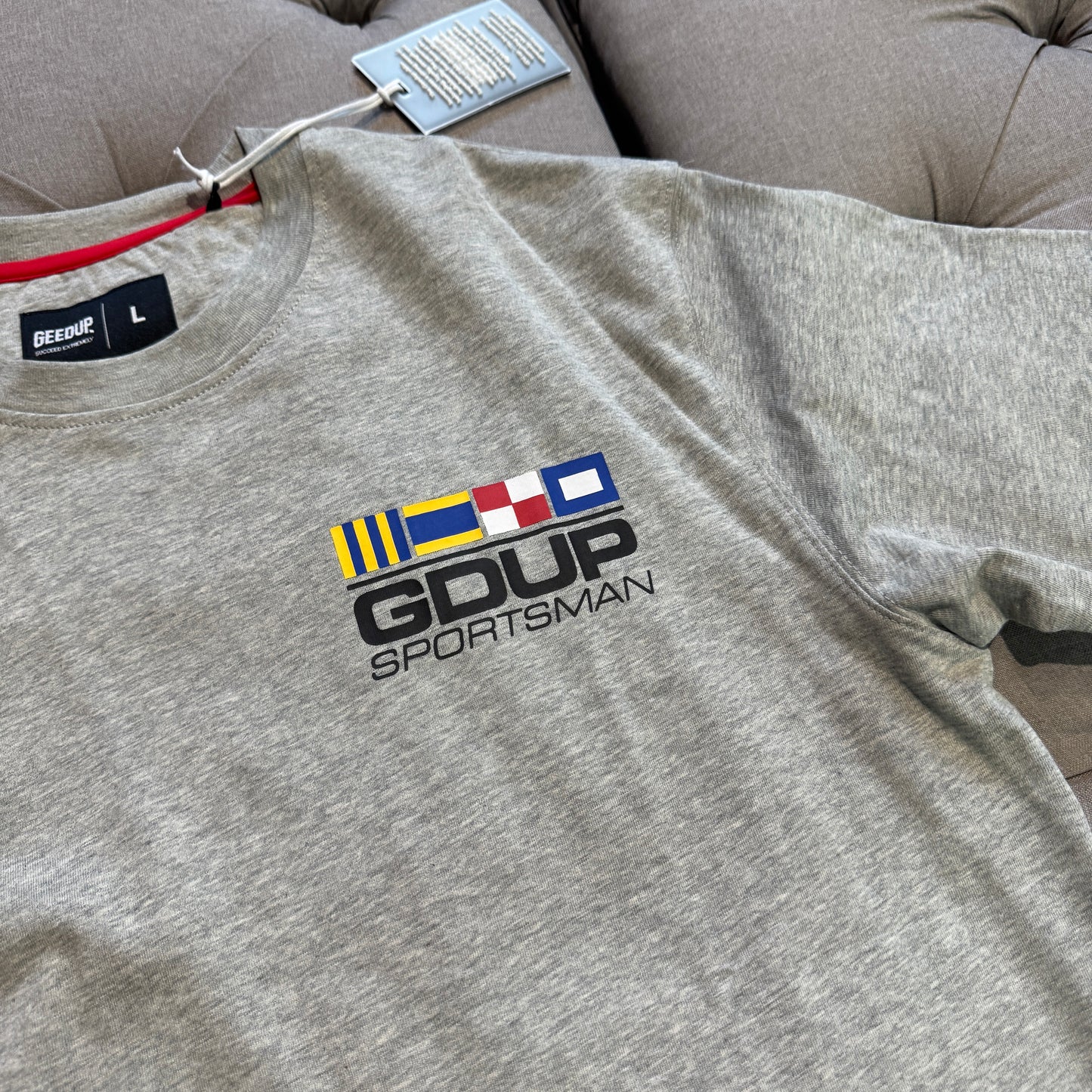 Geedup Sportsman Flag T-Shirt 'Grey' (Second hand)