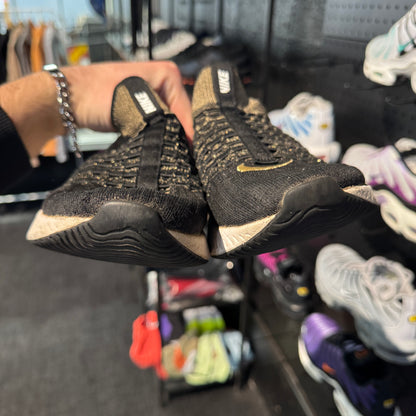 Nike Phantom React Run Flyknit 2 Premium 'Black Metallic Gold’ (Second hand)