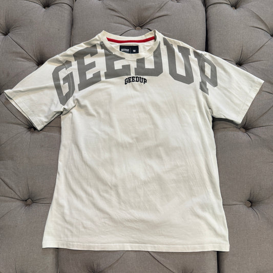 Geedup Shoulder Print Embroidered Logo T-Shirt 'White' (Second hand)