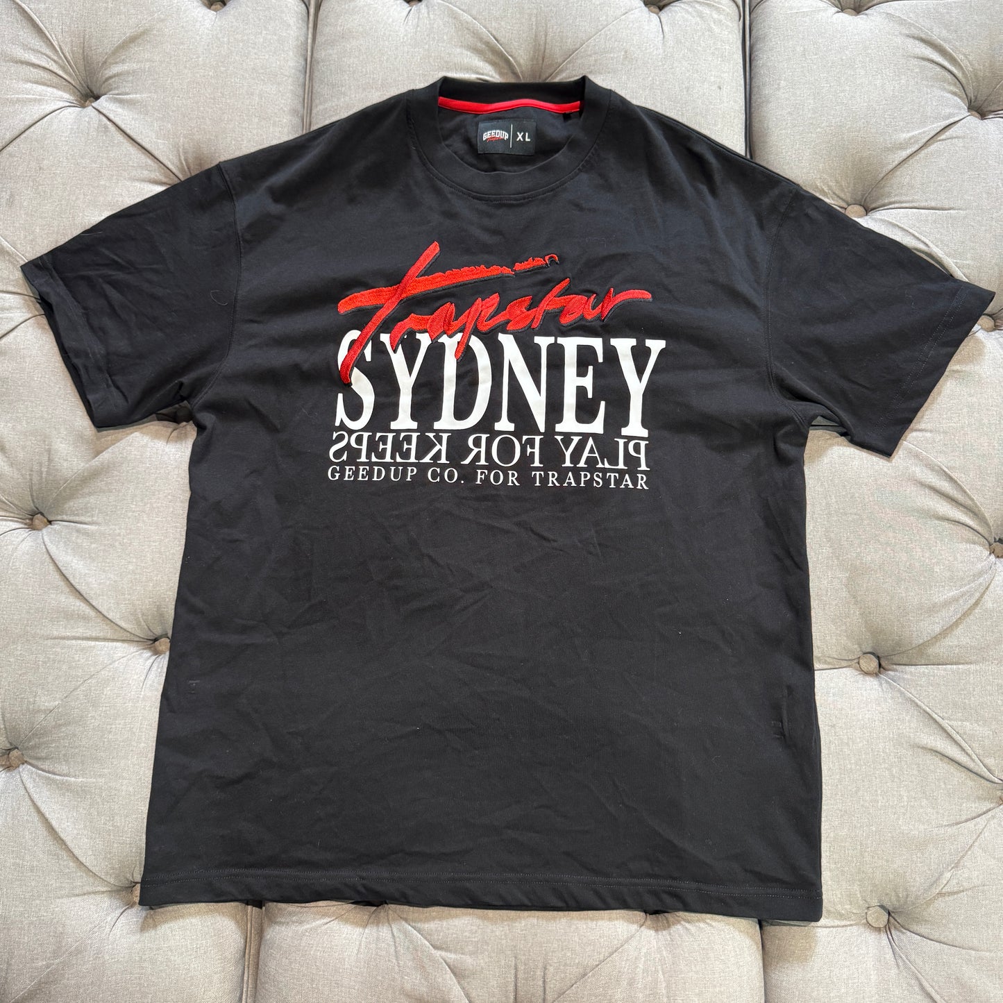 Geedup X Trapstar Script Logo T-shirt 'Black White Red' (Second hand)