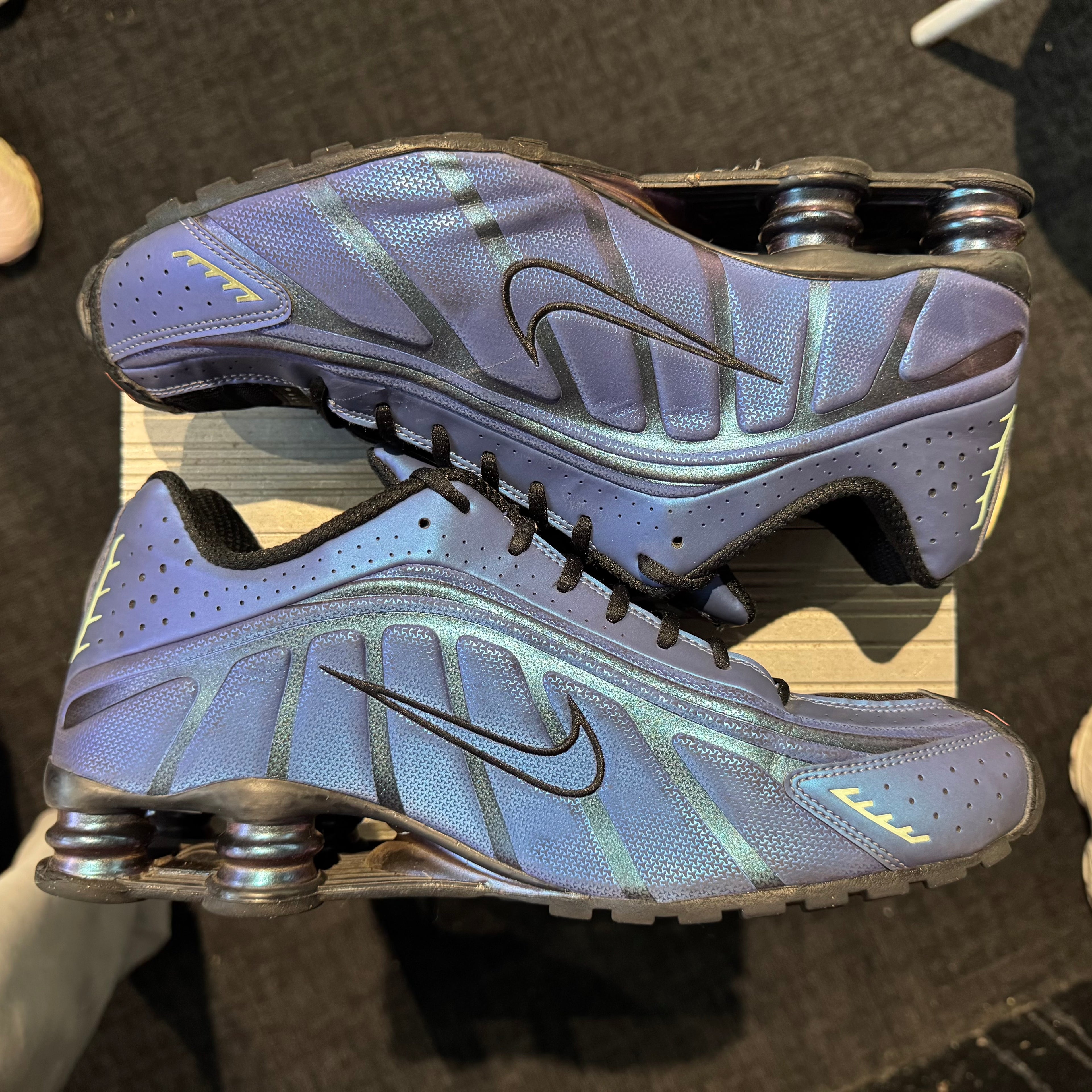 Nike Shox R4 'Iridescent Black' (Second hand)