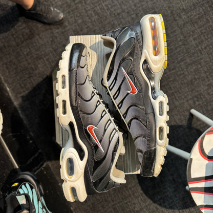 Nike Air Max Plus TN 'Smoke Grey Red' (Second hand)