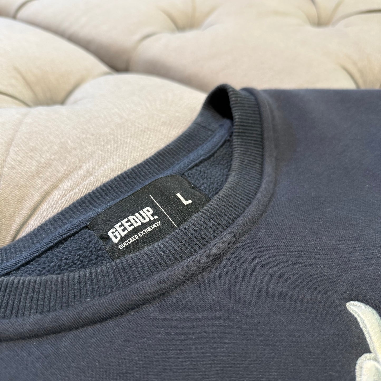Geedup OS Script Crewneck 'Navy White' (Second hand)