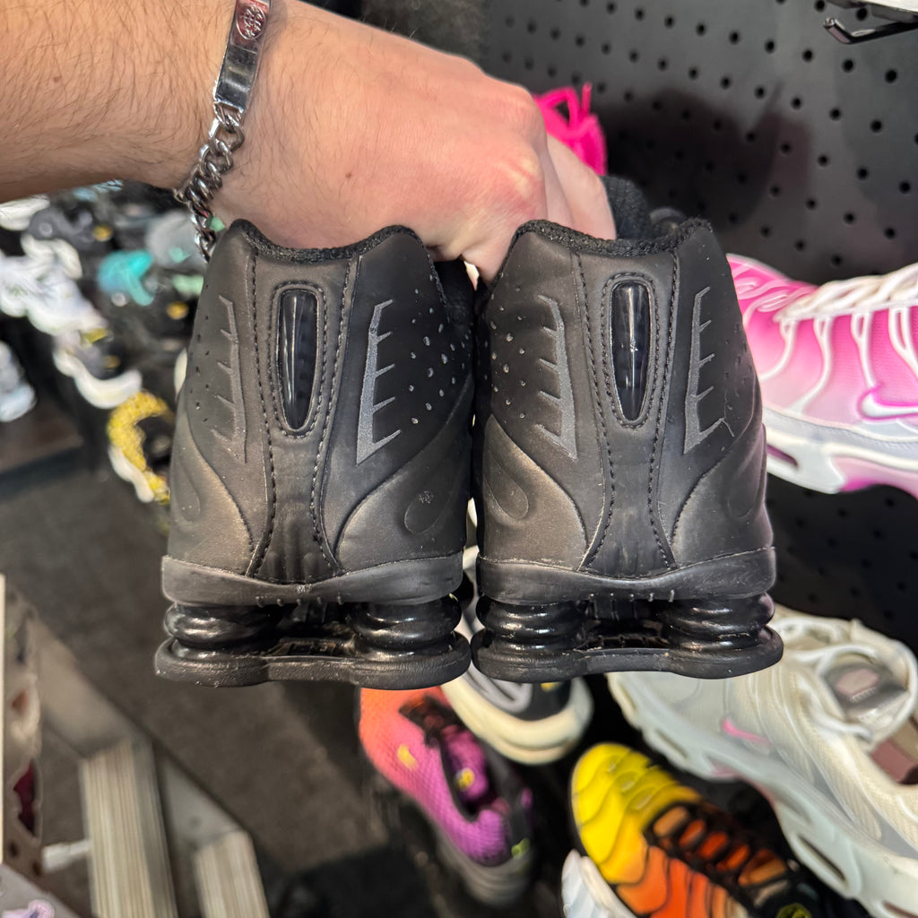 Nike Shox R4 'Triple Black' (Second hand)