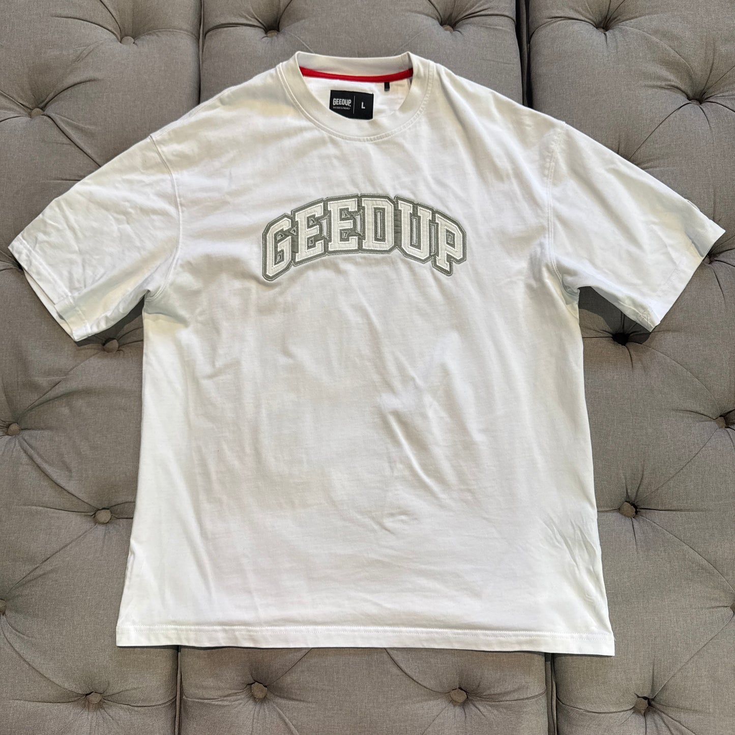 Geedup Stitched Team Logo T-Shirt 'White' (Second hand)
