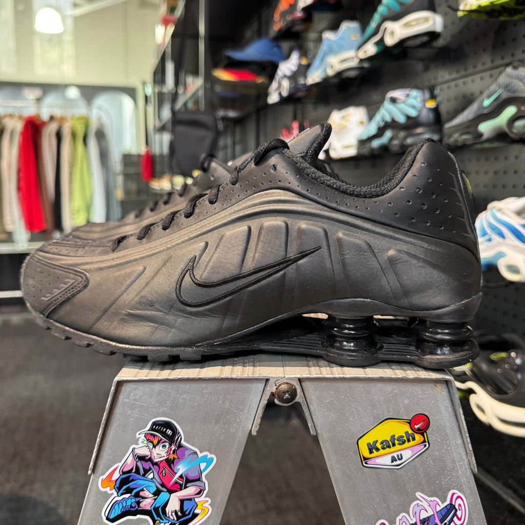Nike Shox R4 'Triple Black' (Second hand)