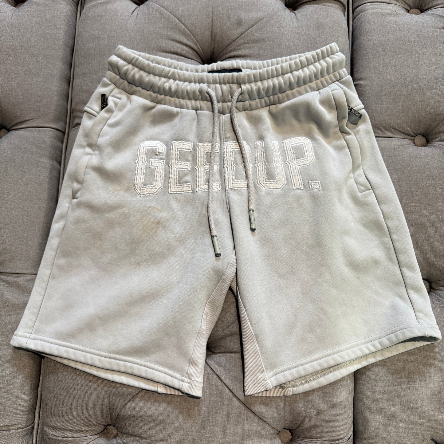 Geedup Stitched Team Logo Shorts 'Grey White' (Second hand)