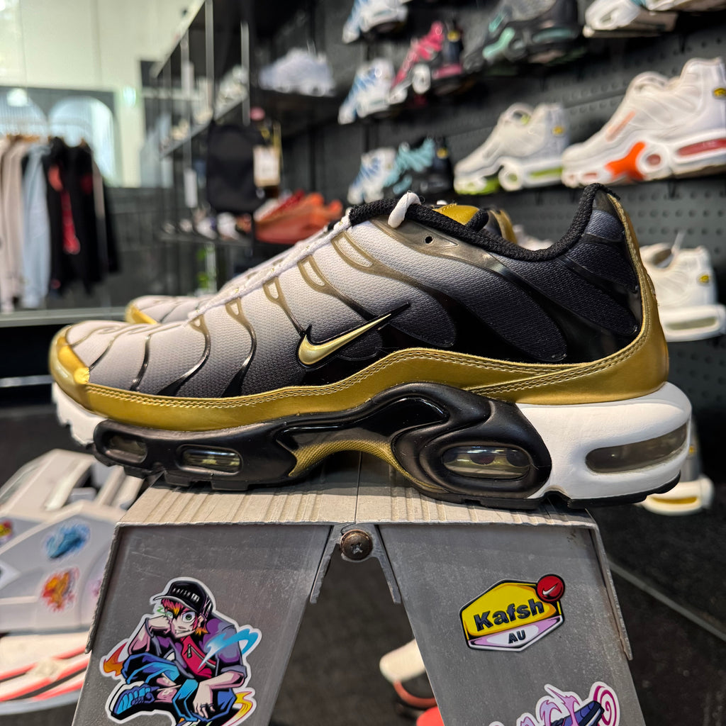 Nike Air Max Plus TN 'White Metallic Gold Black' (Second hand)