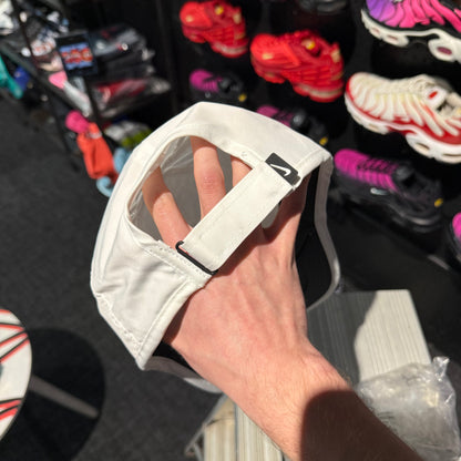 Nike Running Cap 'White Black Swoosh' (Second hand)