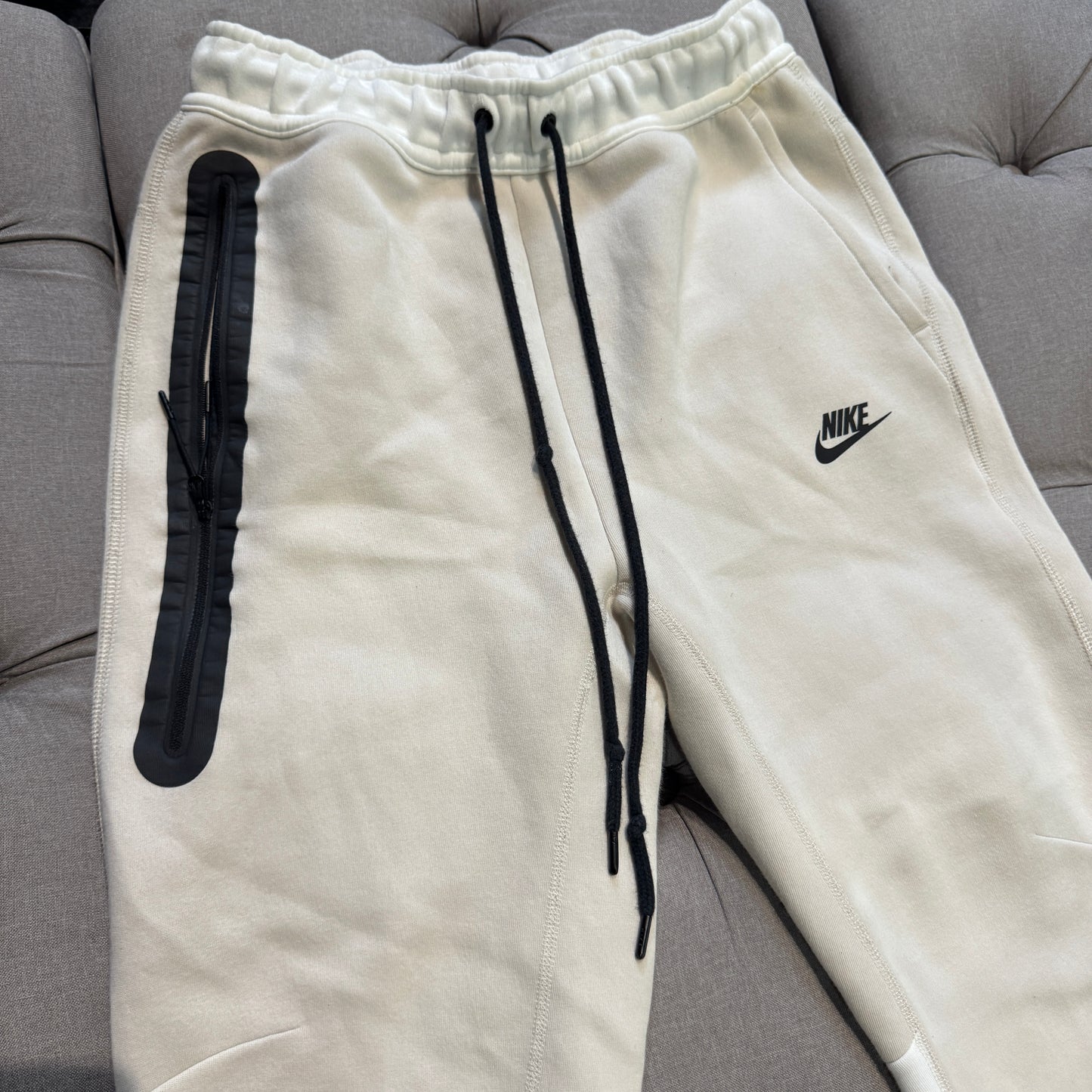 Nike Tech Fleece Pants 'Two Tone Cream' (Second hand)