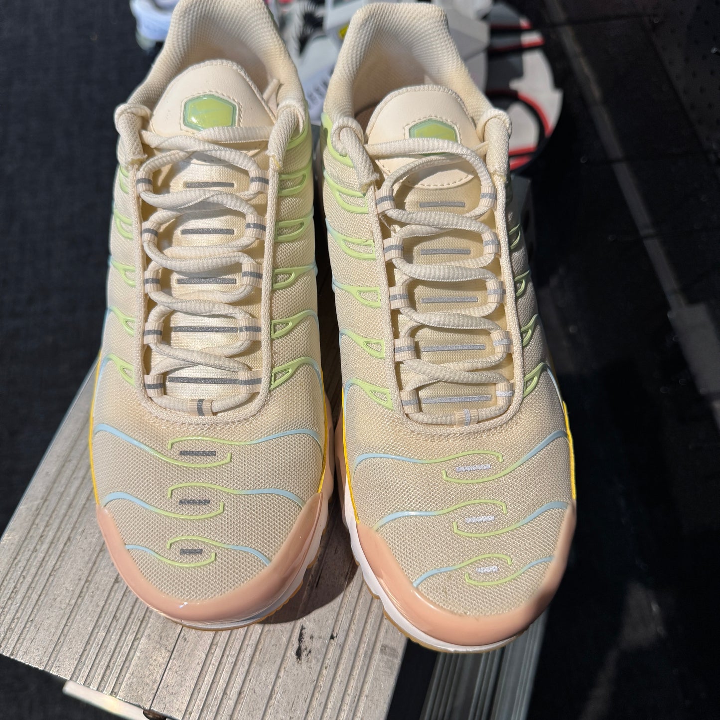 Nike Air Max Plus TN 'Crimson Tint Pale Ivory' (Second hand)