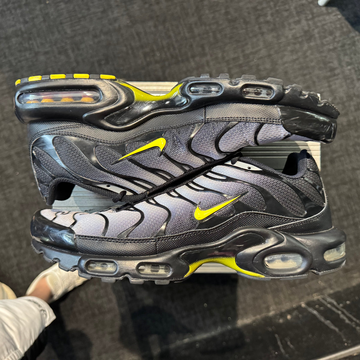Nike Air Max Plus TN 'Wolf Grey Opti Yellow' (Second hand)