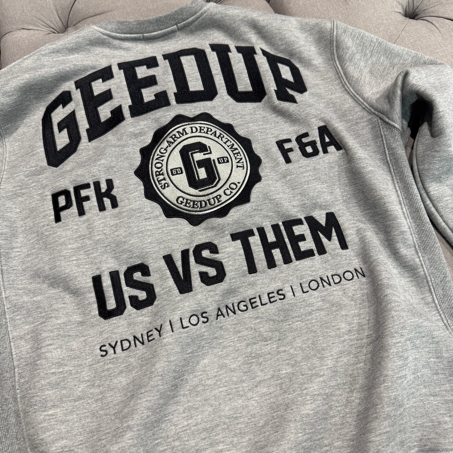 Geedup Us VS Them Crewneck 'Grey Black' (Second hand)