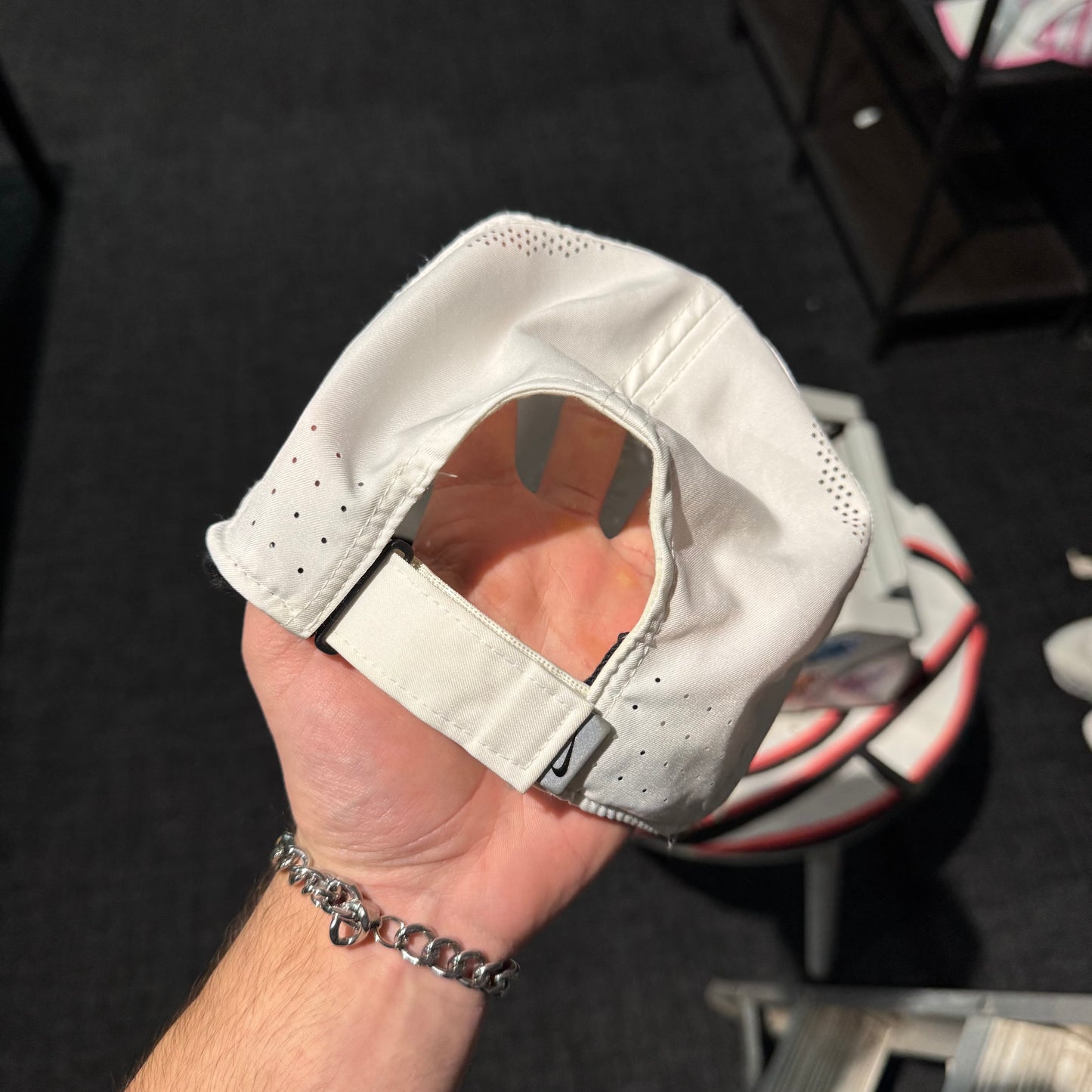 Nike Featherlight Hat 'White Reflective' (Second Hand)