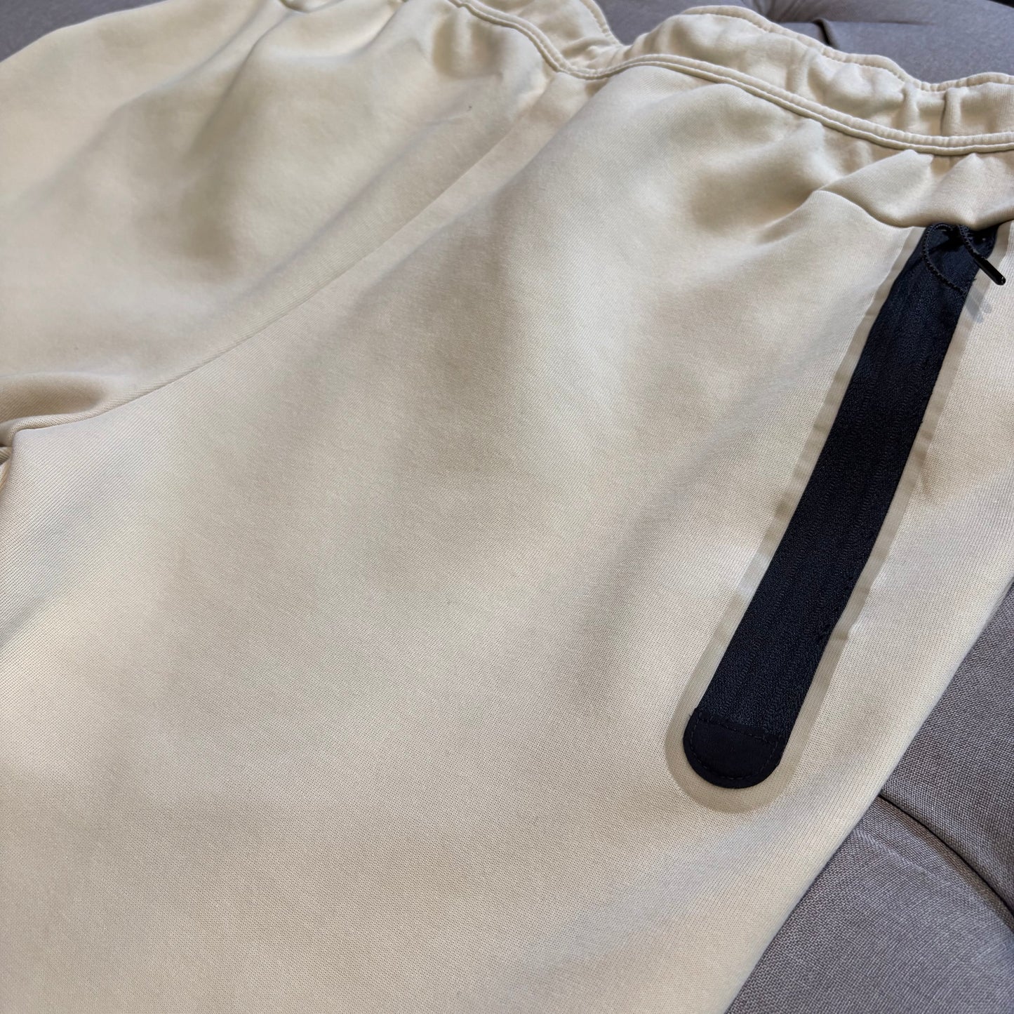 Nike Tech Fleece Pants 'Buttercream' (Second hand)