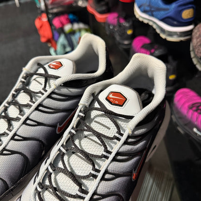 Nike Air Max Plus 'TN' Smoke Grey Red (Second hand)