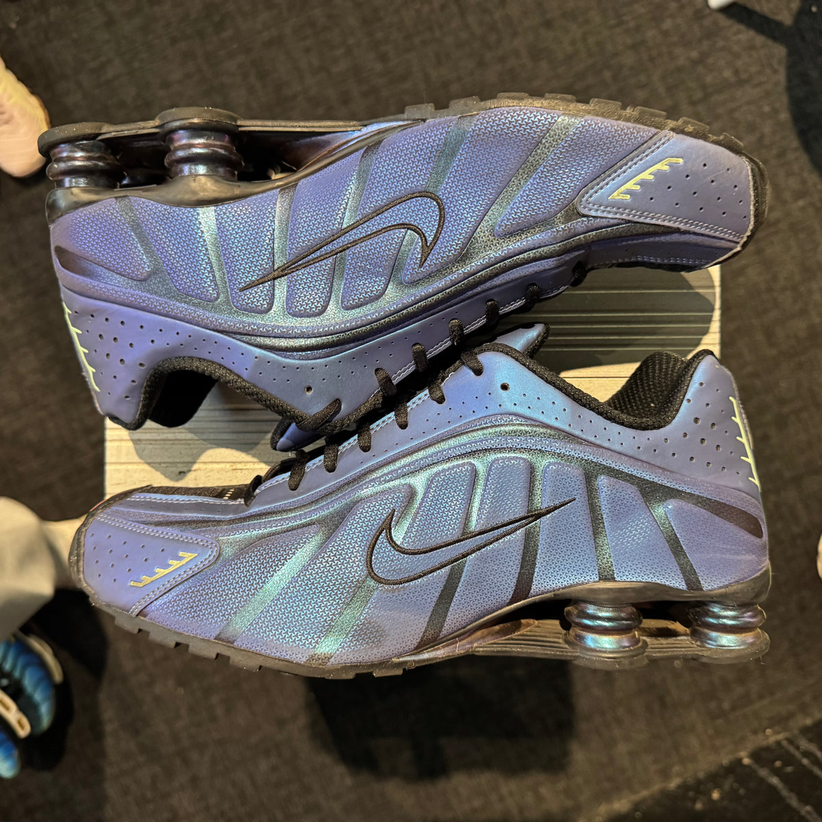 Nike Shox R4 'Iridescent Black' (Second hand)