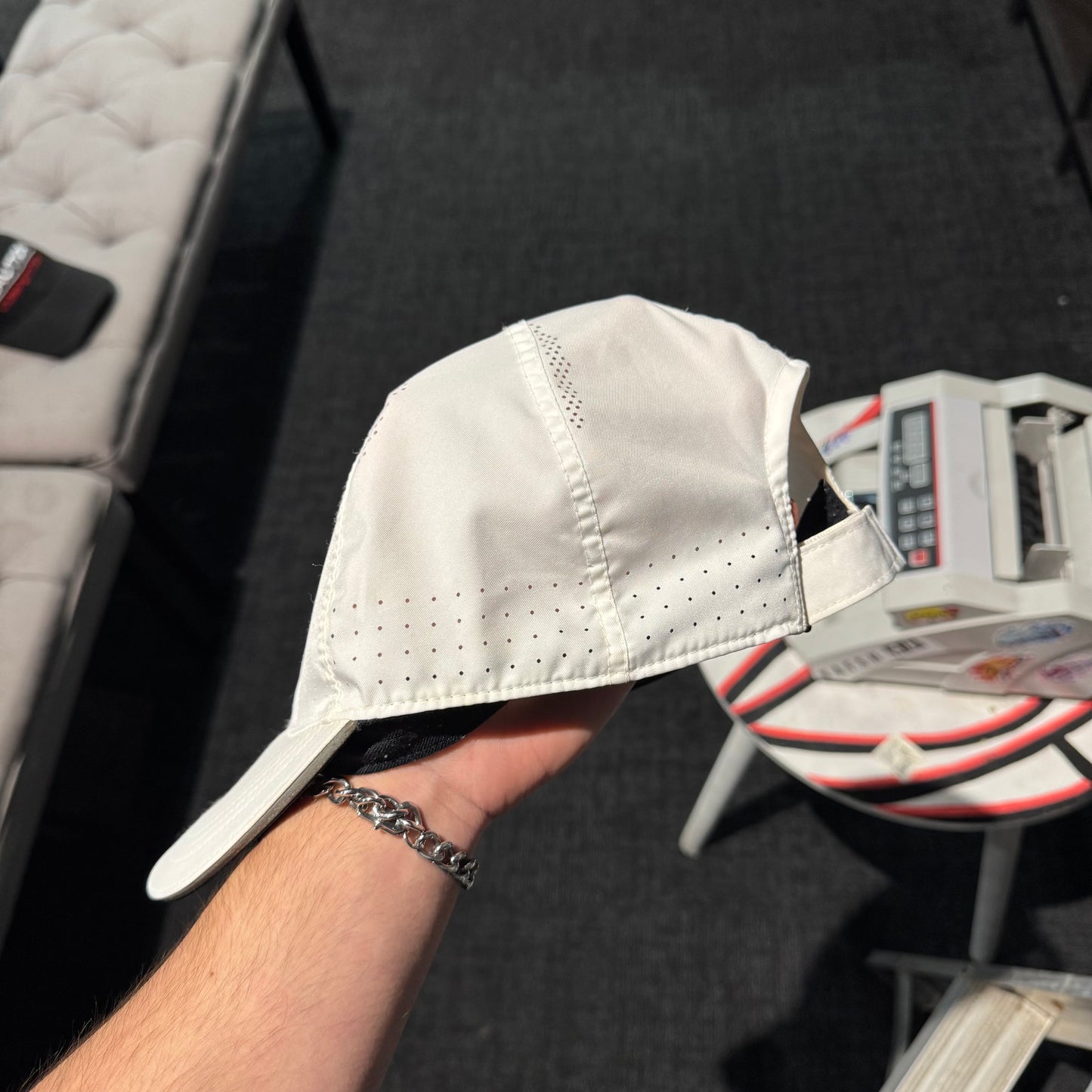 Nike Featherlight Hat 'White Reflective' (Second Hand)