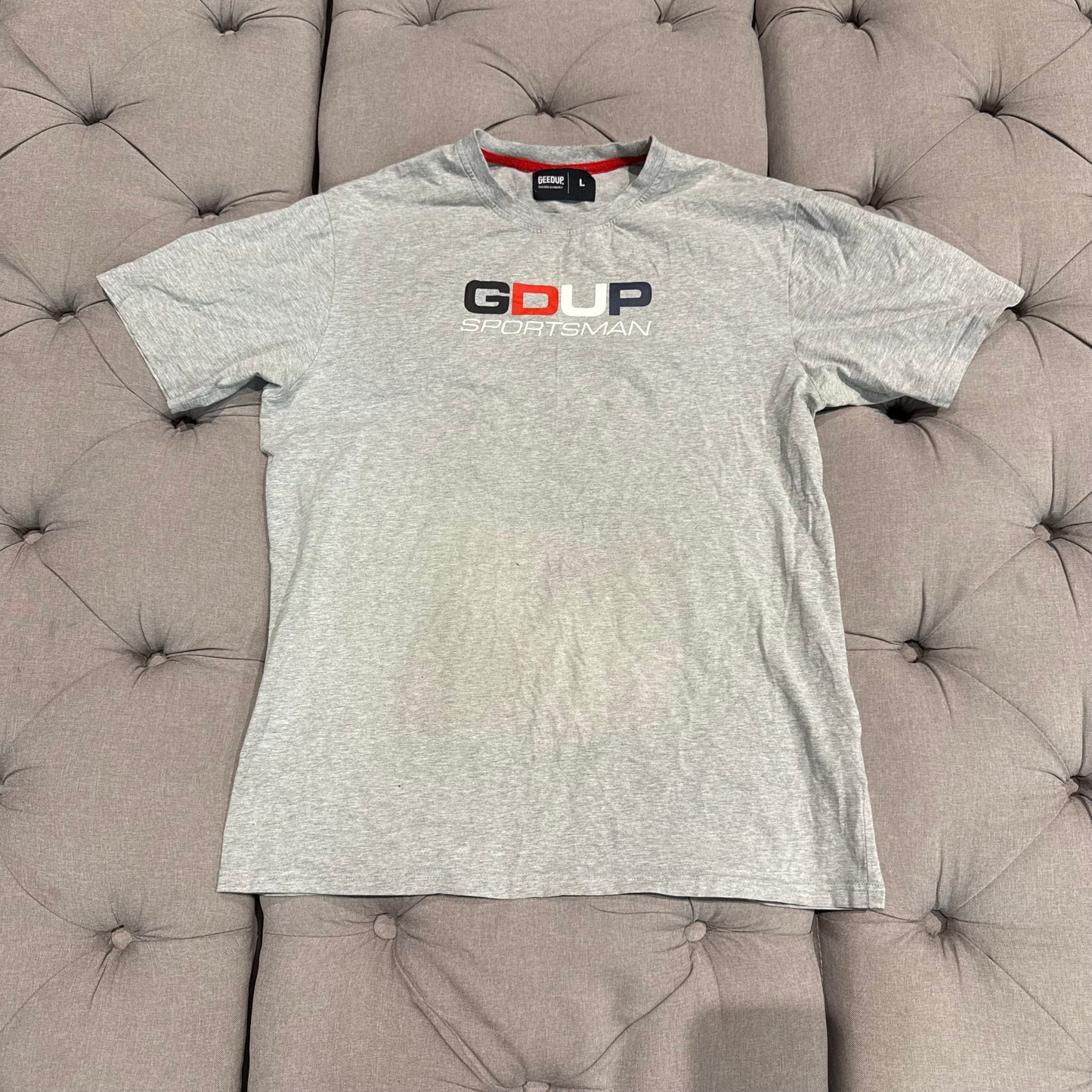 Geedup Sportsman T-Shirt 'Grey Navy Red' (Second hand)