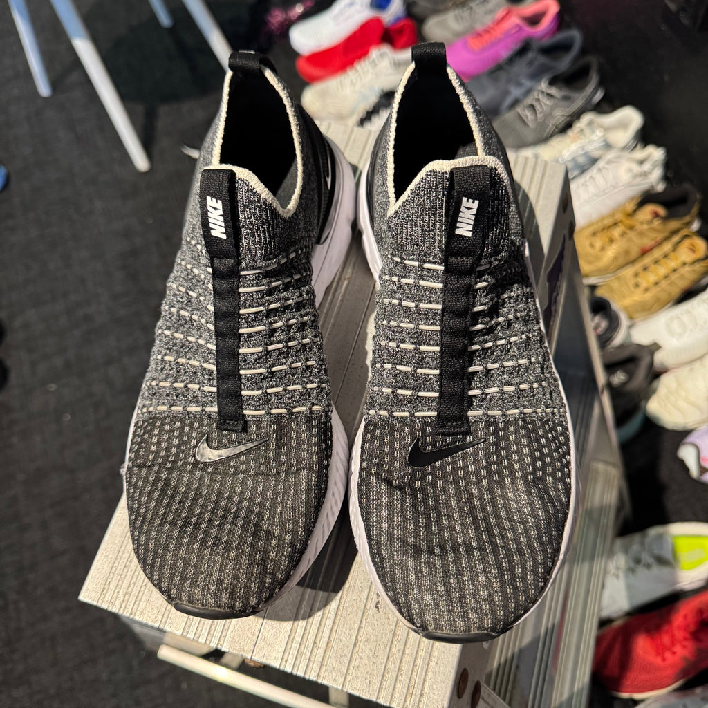 Nike Phantom Run React Flyknit 2 'Black White' (Second hand)