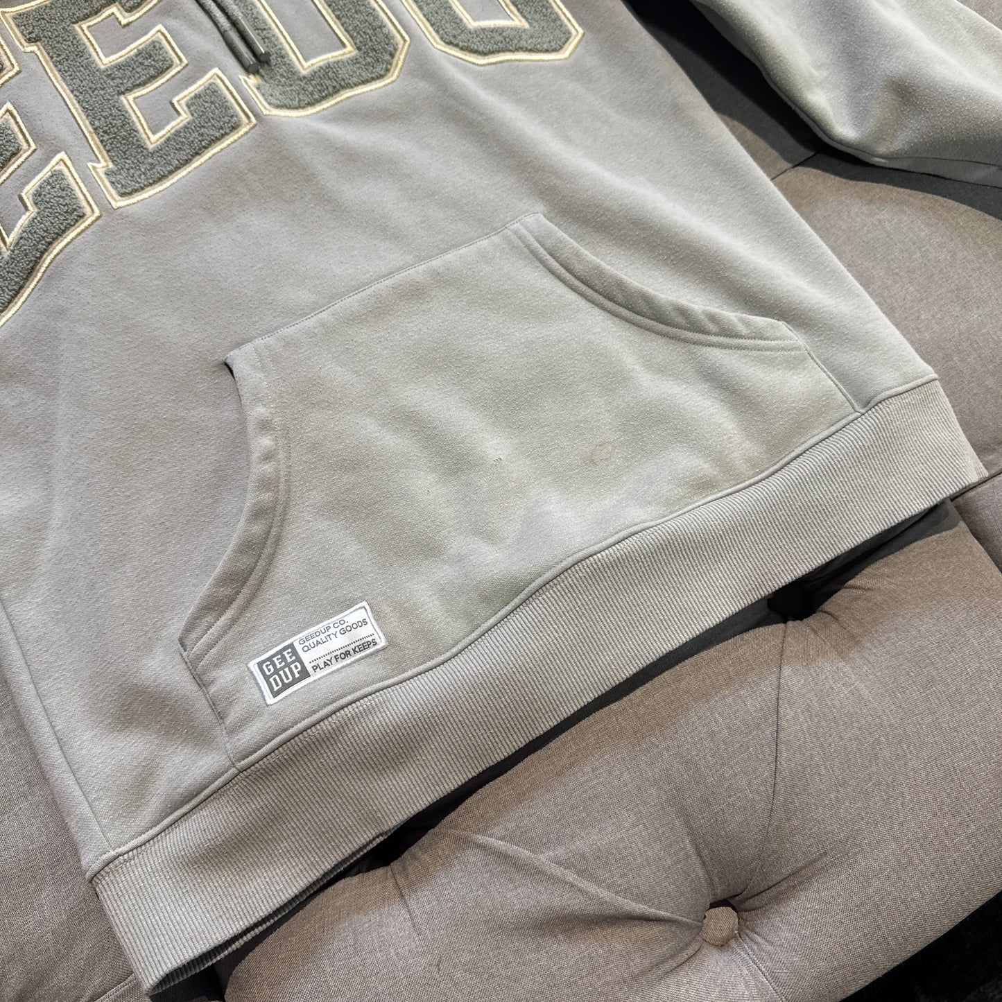 Geedup Team Logo Hoodie 'Grey Gold' (Second hand)