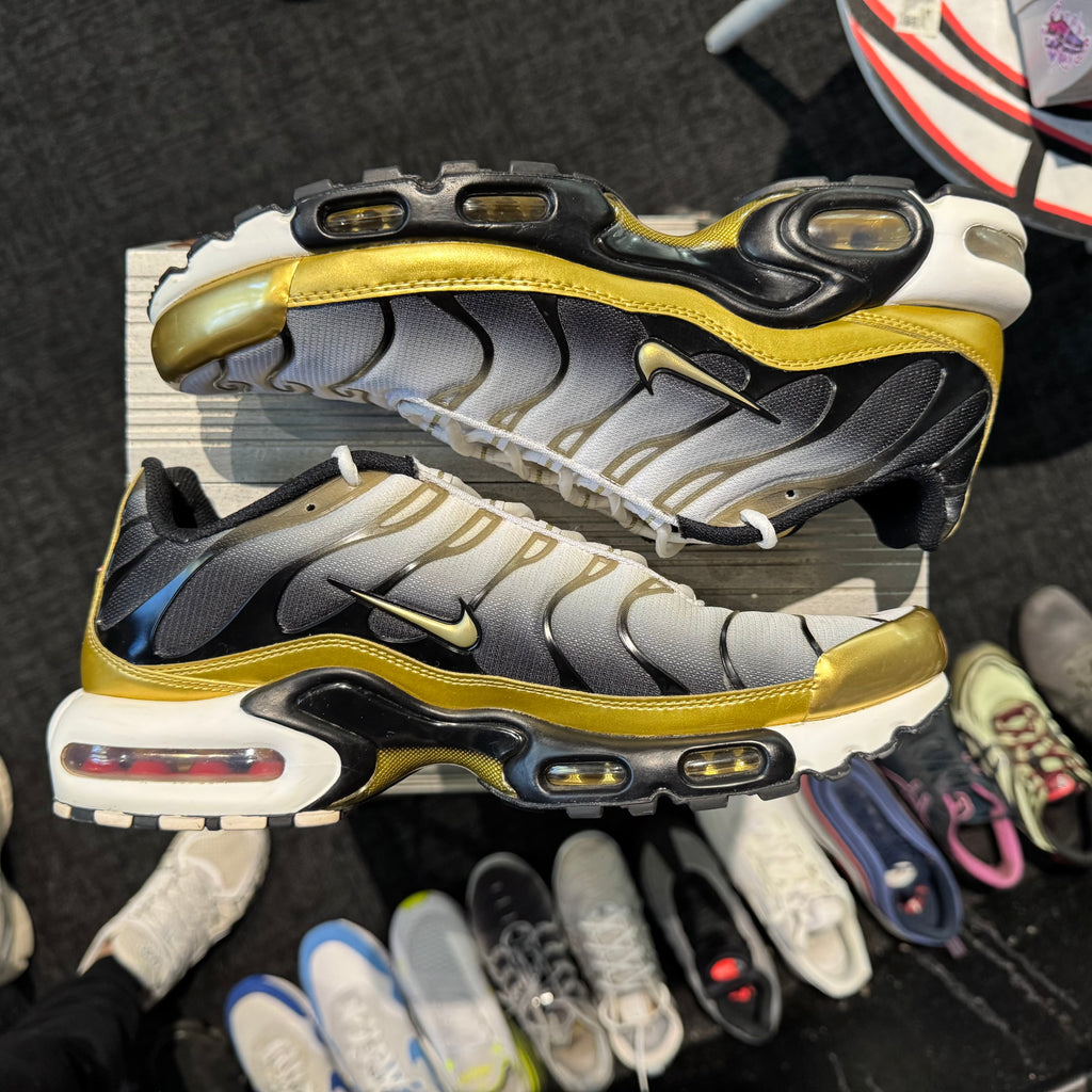 Nike Air Max Plus TN 'White Metallic Gold Black' (Second hand)