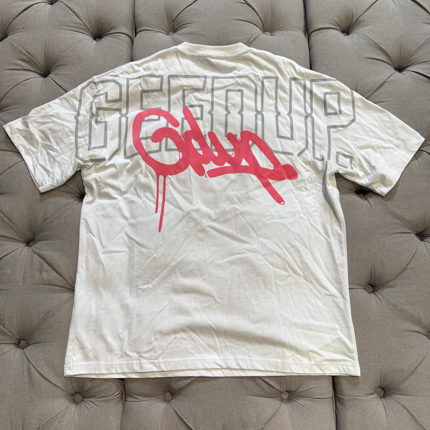 Geedup Handstyle Team Logo T-Shirt 'White Pink' (Second hand)
