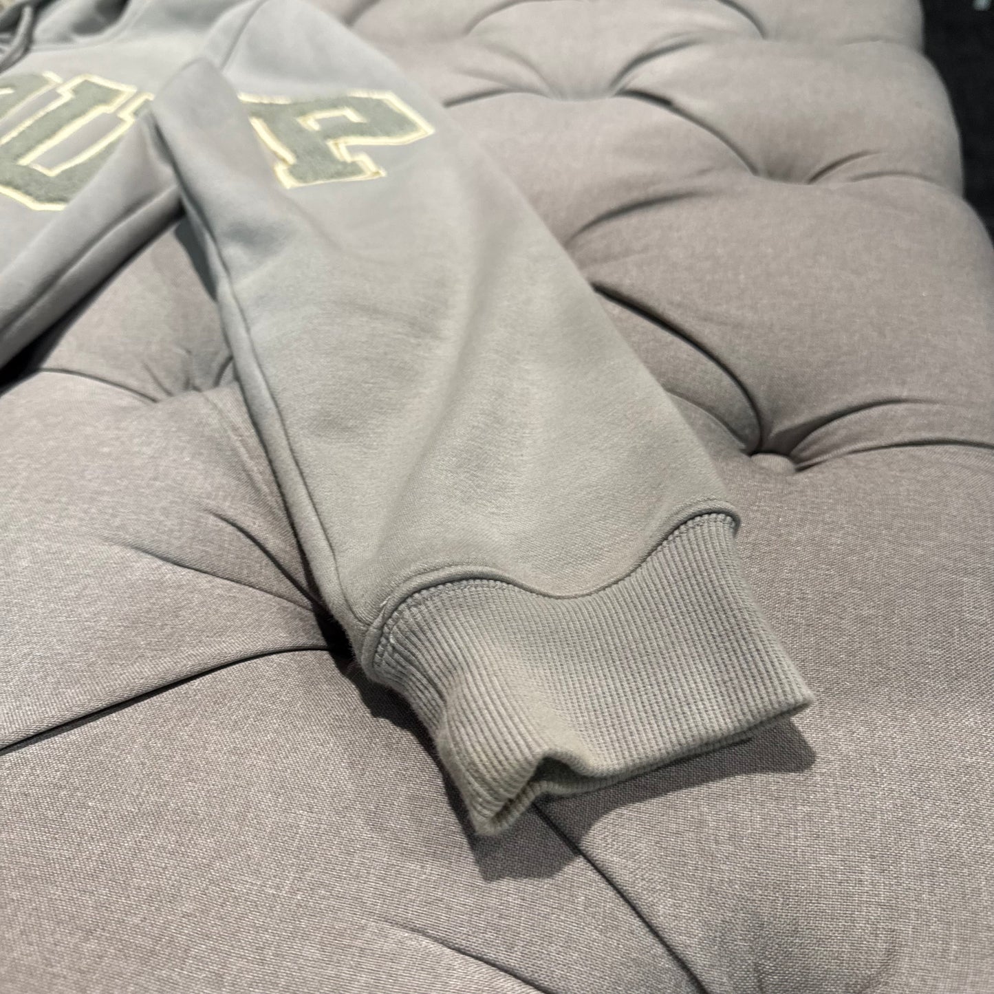 Geedup Team Logo Hoodie 'Grey Gold' (Second hand)