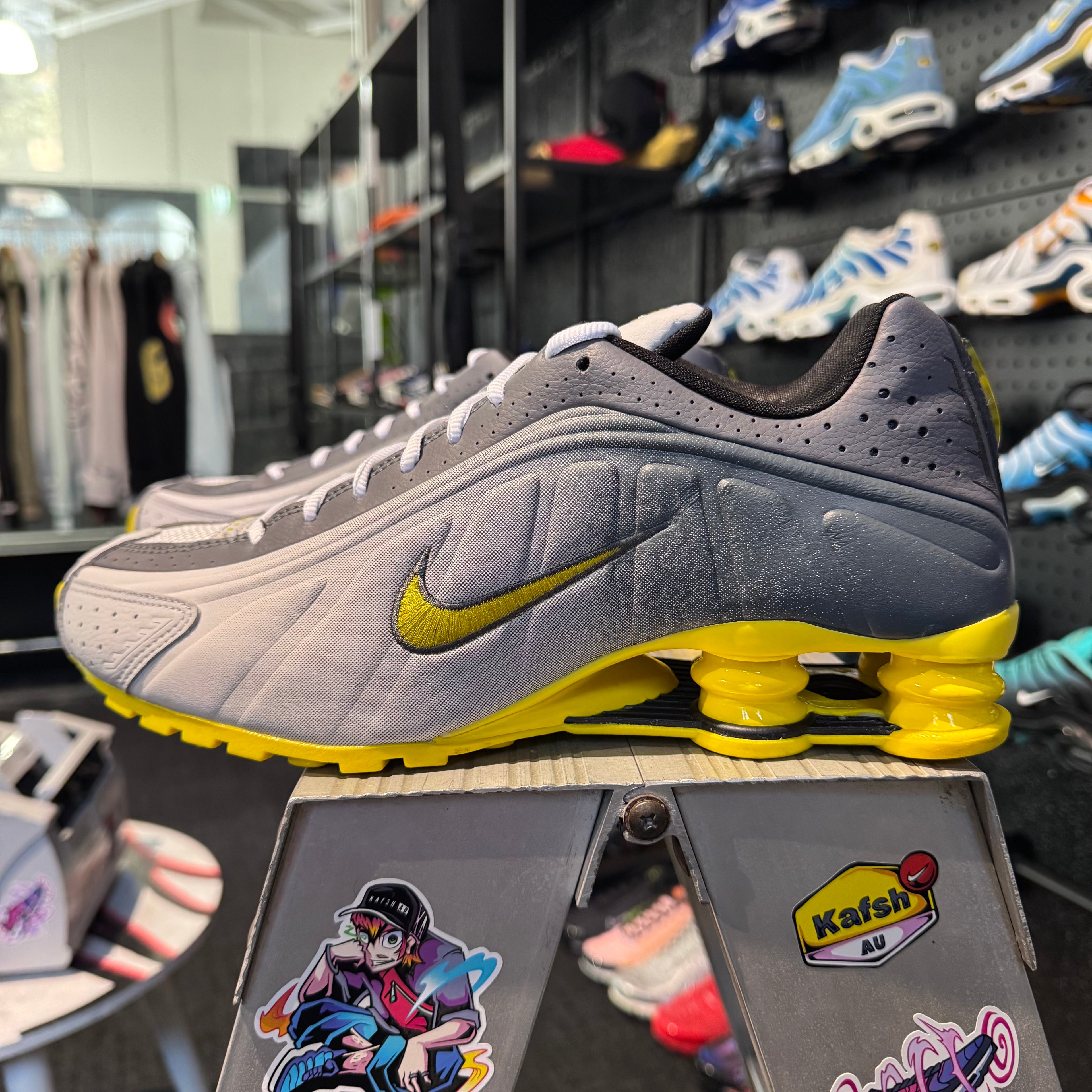 Nike Shox R4 'Vast Grey Bright Citron' (Second hand)