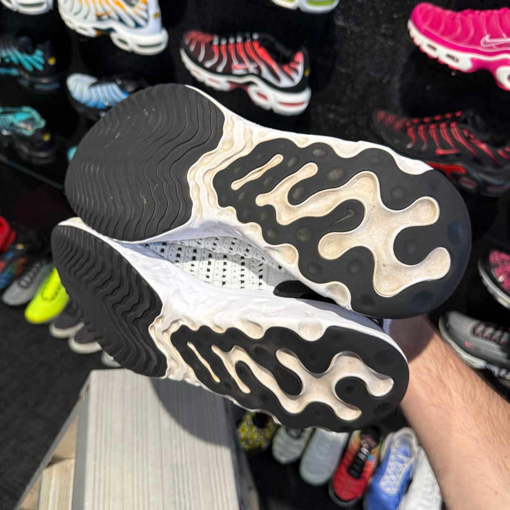 Nike React Phantom Run Flyknit 2 'White Black' (Second hand)
