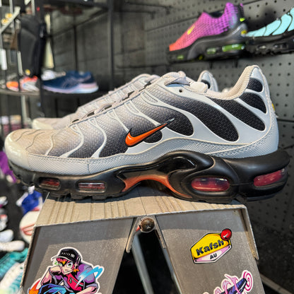 Nike Air Max Plus TN 'Wolf Grey Picante Red' (Second hand)