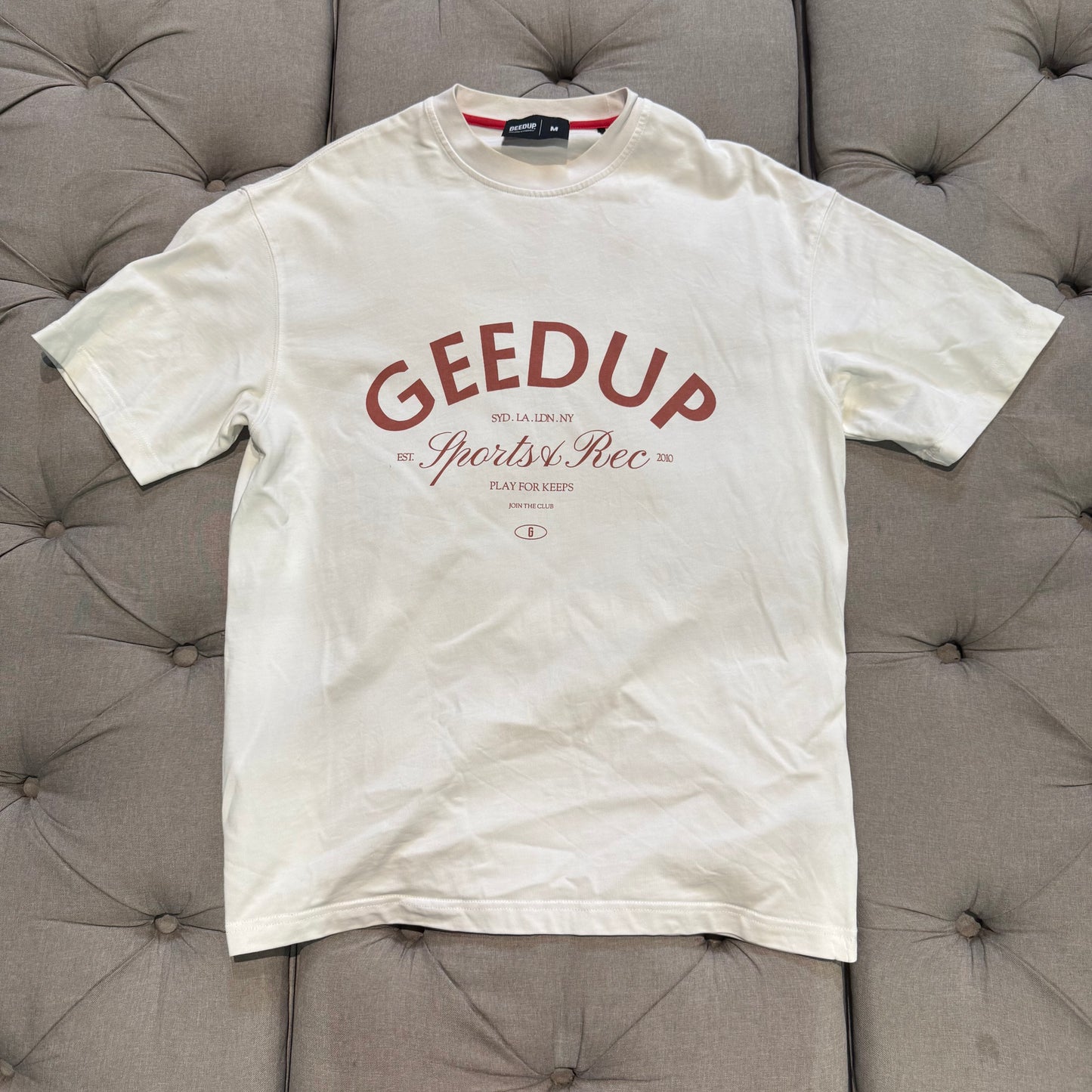 Geedup Sports Rec T-shirt 'White Maroon' (Second hand)