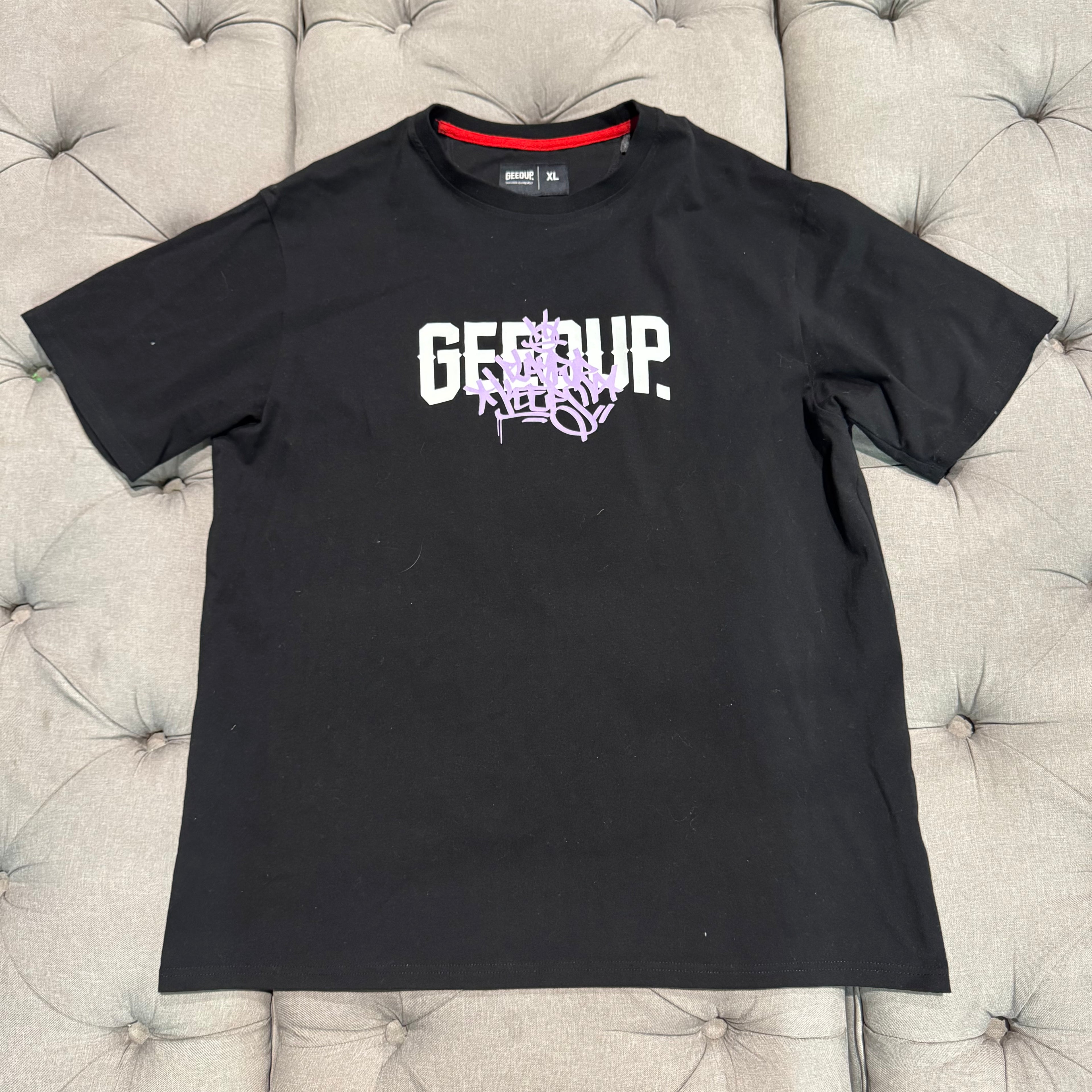 Geedup Team Logo Graffiti T-Shirt 'Black White Purple' (Second hand)