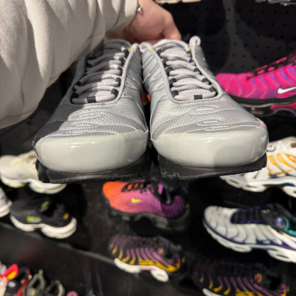 Nike Air Max Plus TN 'Wolf Grey Picante Red' (Second hand)