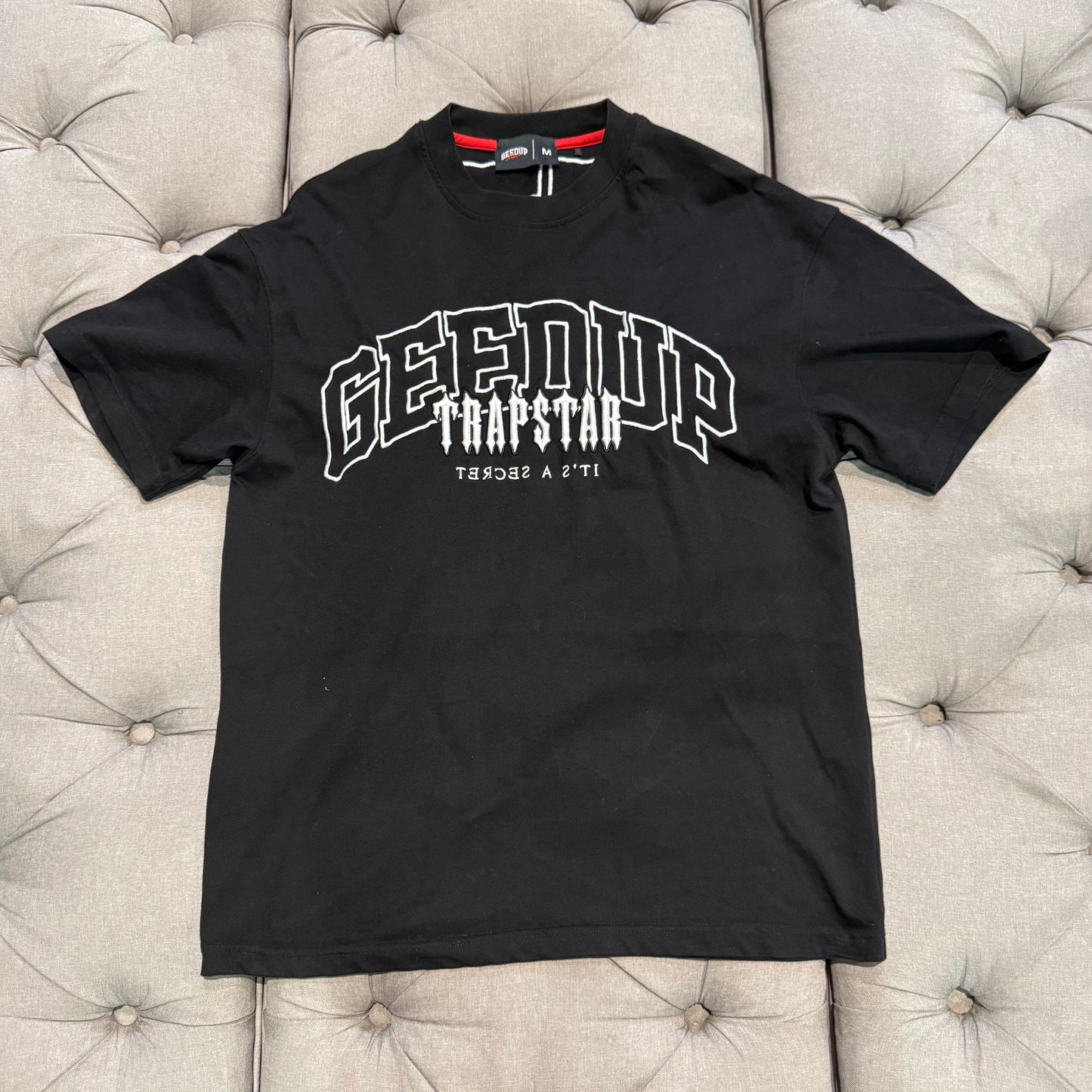 Geedup X Trapstar Team Logo Secret T-shirt 'Black White' (Second hand)