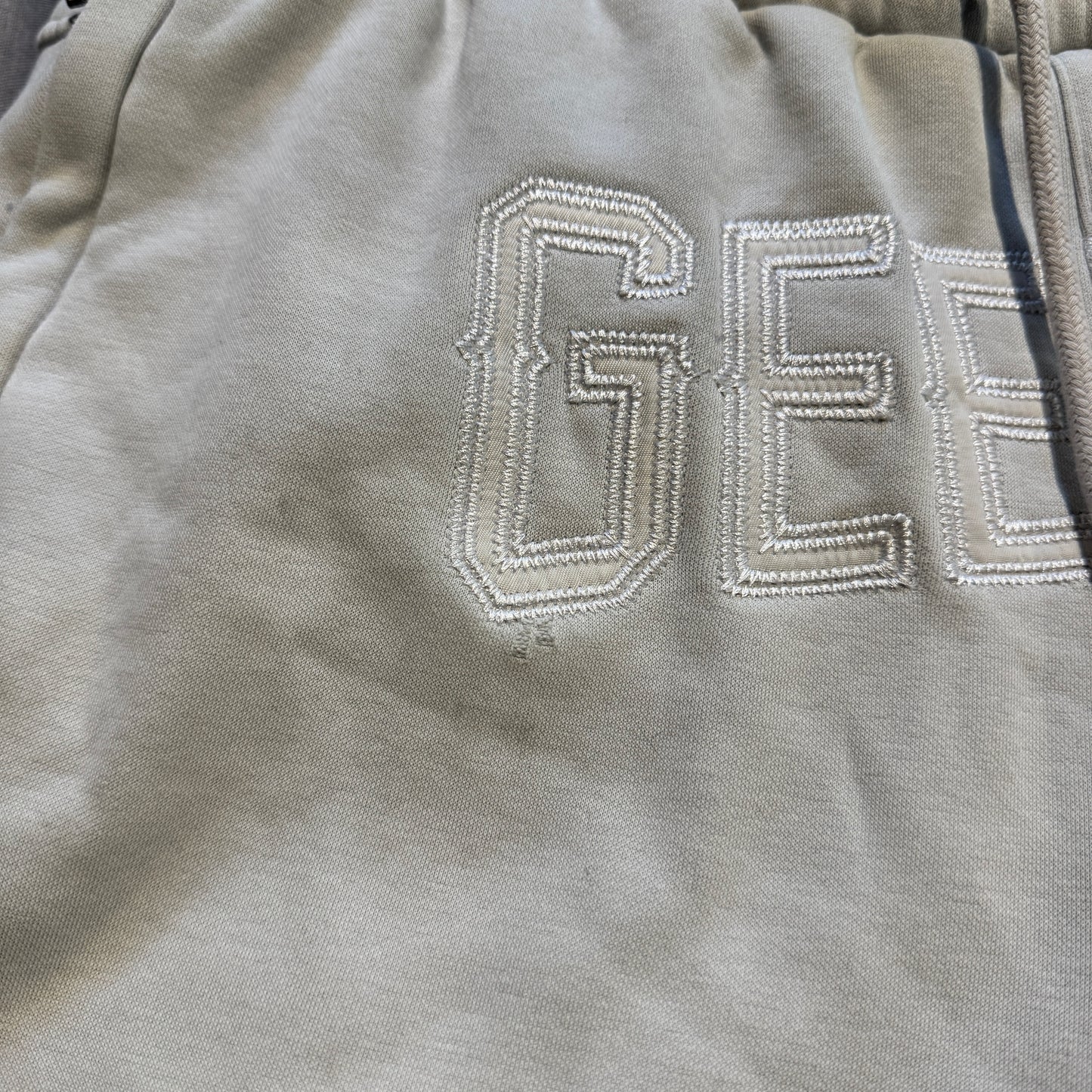 Geedup Stitched Team Logo Shorts 'Grey White' (Second hand)