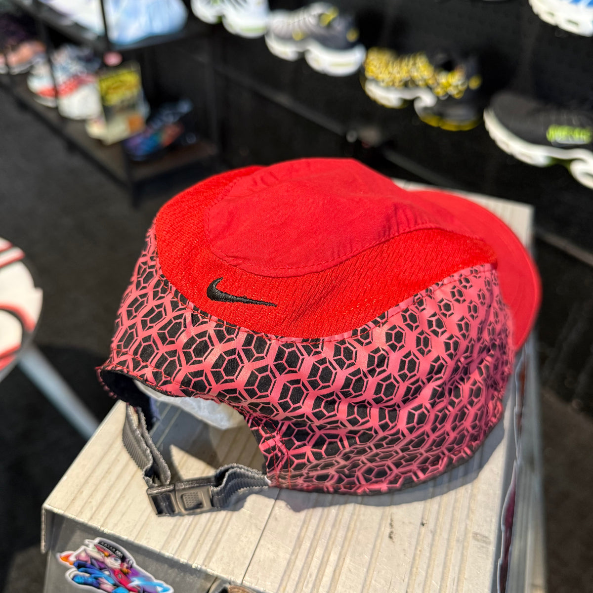 Nike Tri Panel Hexagon Gradient TN Cap 'Red Dusty Pink' 2003 (Second Hand)