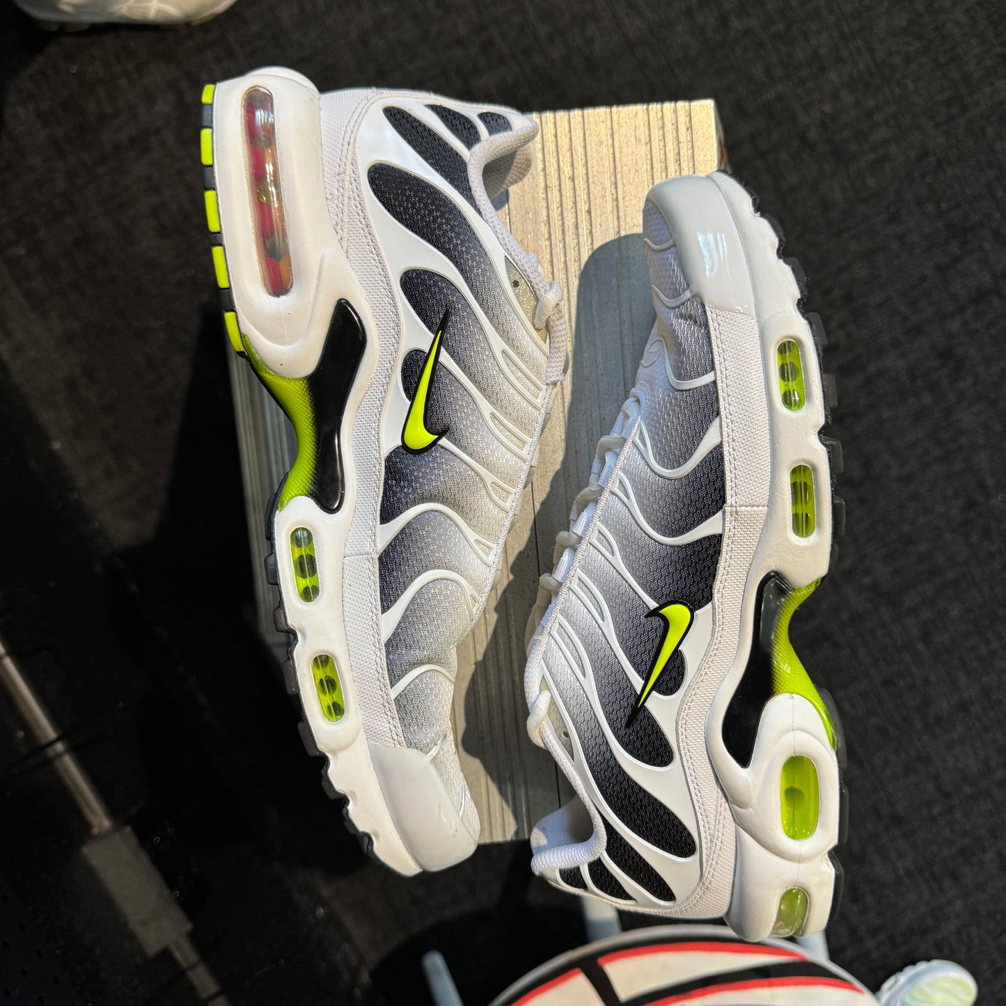 Nike Air Max Plus TN 'White Volt Black' (Second hand)