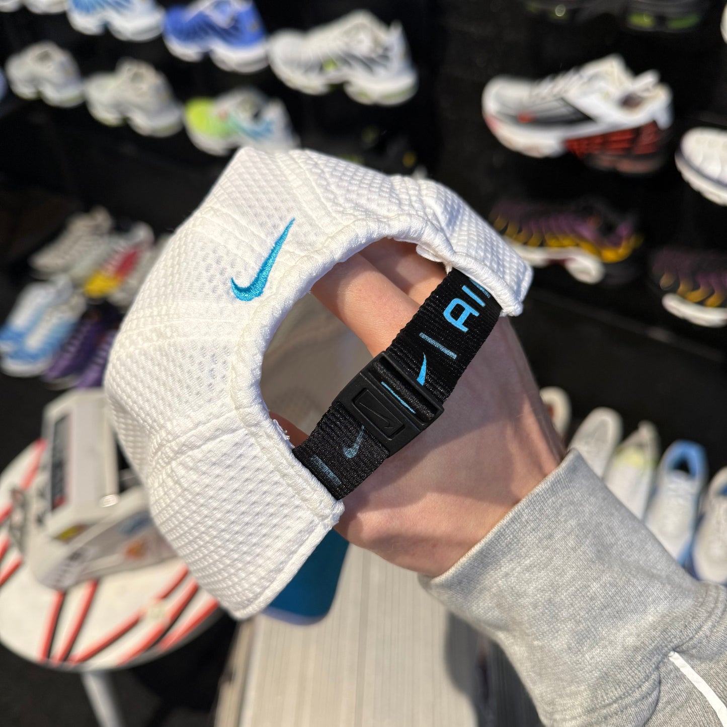Nike Air Mesh Tailwind Drifit Running Hat 'White Tiffany' (Second hand)
