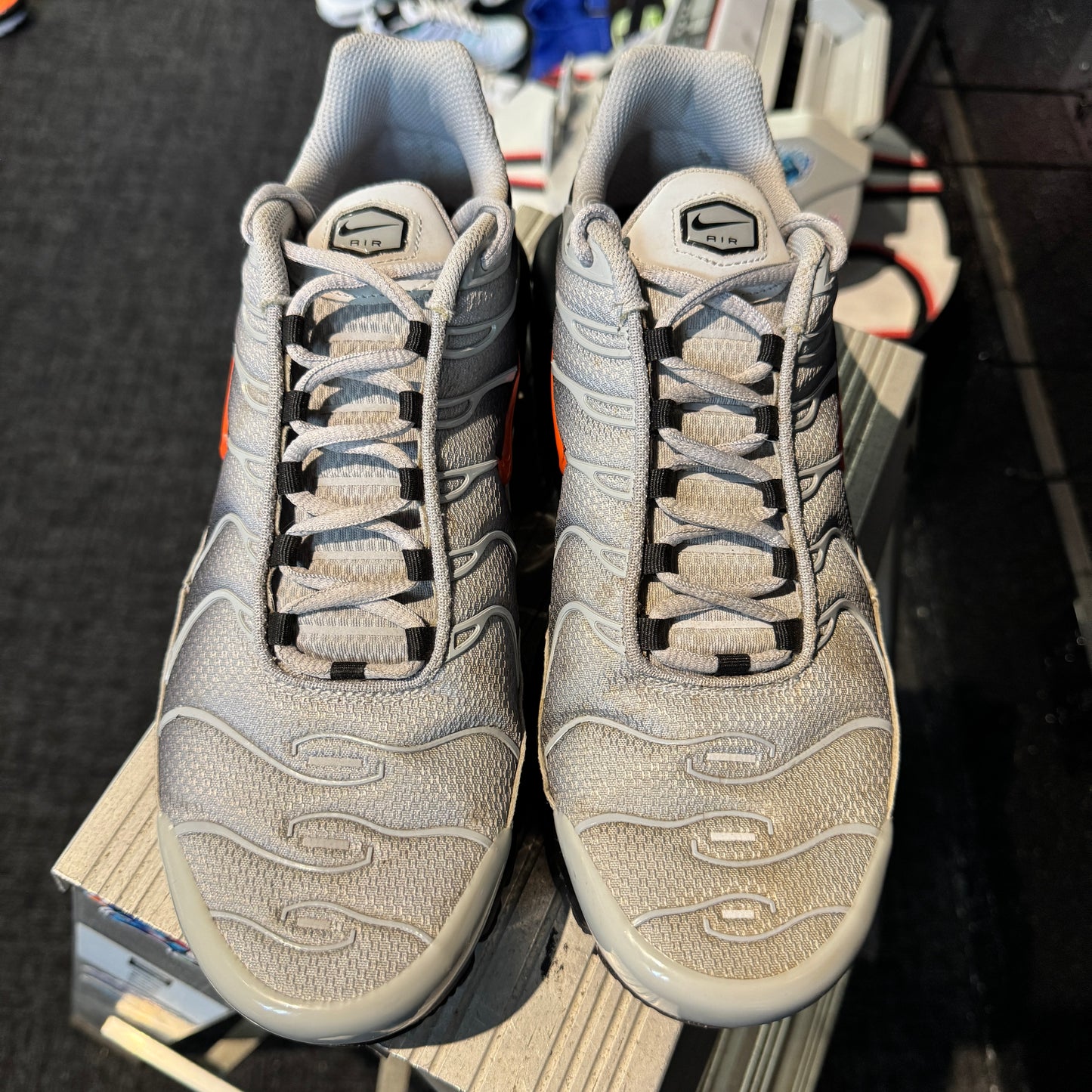 Nike Air Max Plus TN 'Wolf Grey Picante Red' (Second hand)